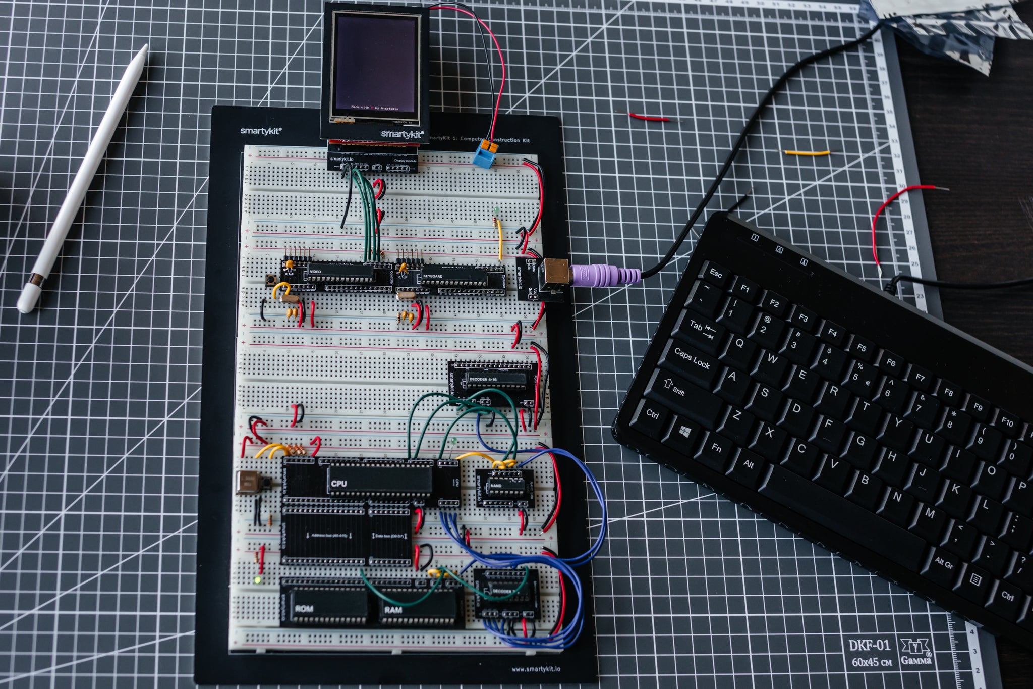 SmartyKit computer construction kit – DIY computer on breadboards ...
